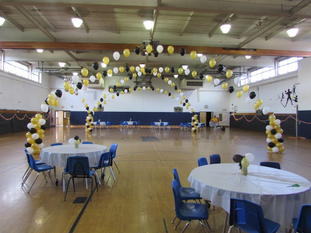 Dance Floor in Gold, White and Black balloons